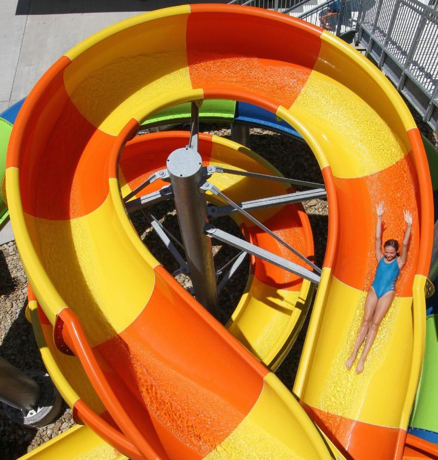 Country Cascades Waterpark Resort Пиджен Фордж Екстериор снимка